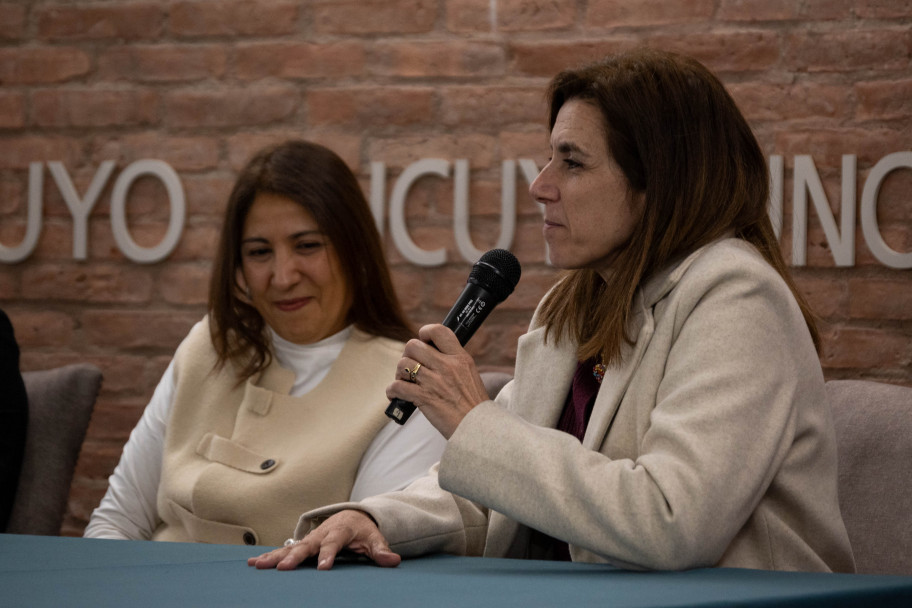 imagen "Una educación sin distancias" la UNCuyo reconoció el trabajo colectivo que consolidó su SIED y entregó diplomas de posgrado