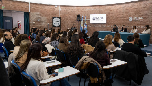 imagen "Una educación sin distancias" la UNCuyo reconoció el trabajo colectivo que consolidó su SIED y entregó diplomas de posgrado