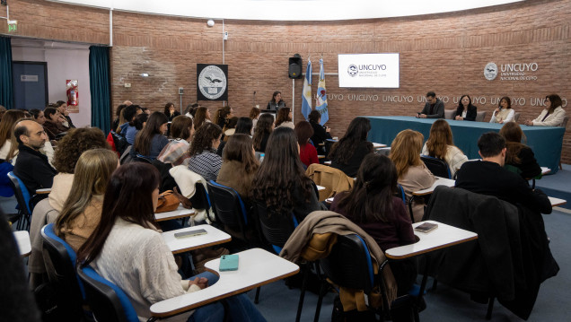 imagen "Una educación sin distancias" la UNCuyo reconoció el trabajo colectivo que consolidó su SIED y entregó diplomas de posgrado