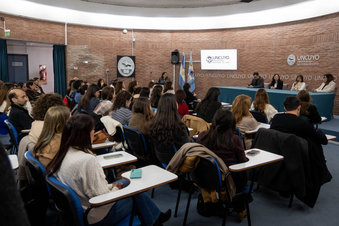 imagen "Una educación sin distancias" la UNCuyo reconoció el trabajo colectivo que consolidó su SIED y entregó diplomas de posgrado