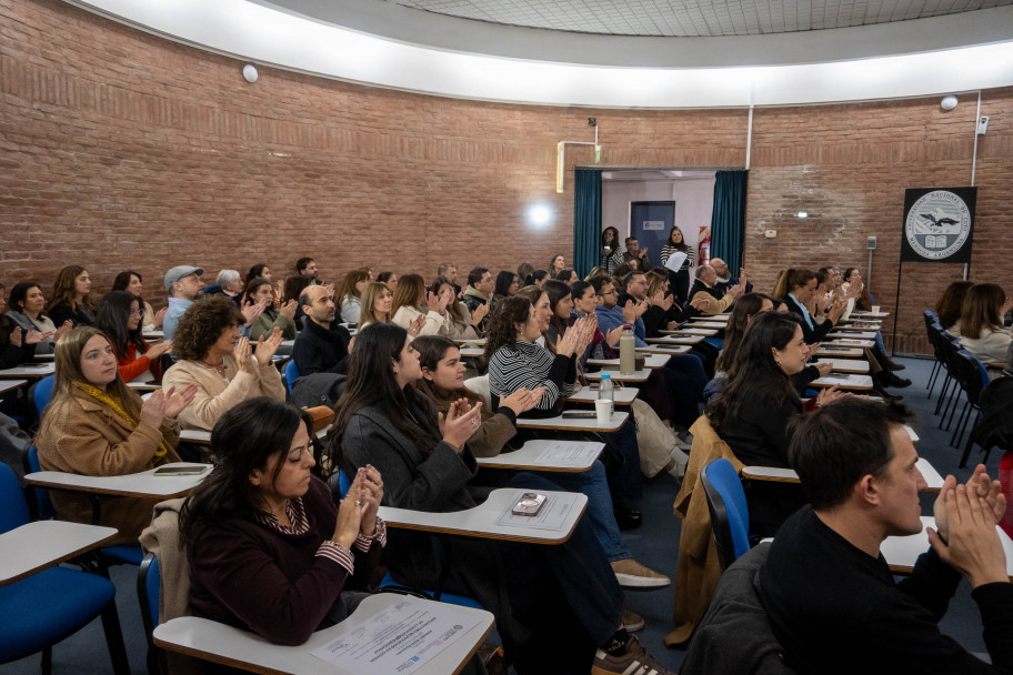 imagen "Una educación sin distancias" la UNCuyo reconoció el trabajo colectivo que consolidó su SIED y entregó diplomas de posgrado