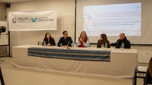 imagen Educación a distancia que abre puertas: nuevos escenarios y modos de enseñanza en la UNCUYO