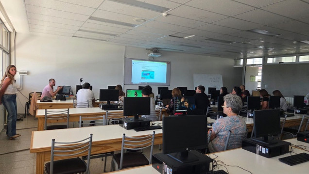 imagen Se presentó un proyecto para evaluación y certificación de Entornos Virtuales de Enseñanza y Aprendizaje (EVEA) entre el SIED, la FFyL y la FAD