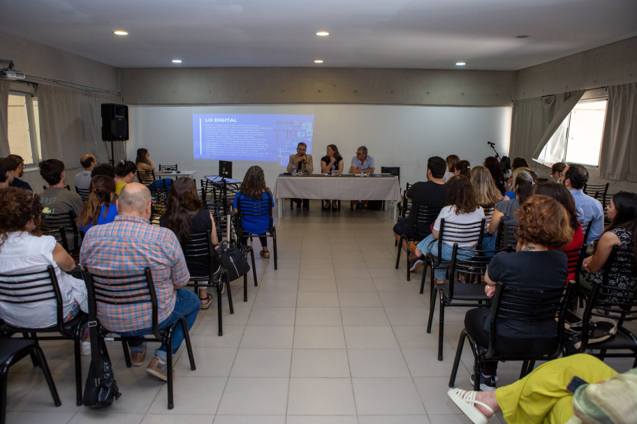 imagen Mariela Meljin sobre el cierre del Ciclo de IA: "El saber continúa circulando"