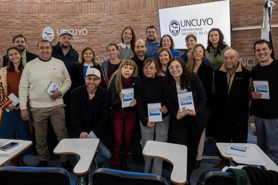 imagen "Una educación sin distancias" la UNCuyo reconoció el trabajo colectivo que consolidó su SIED y entregó diplomas de posgrado