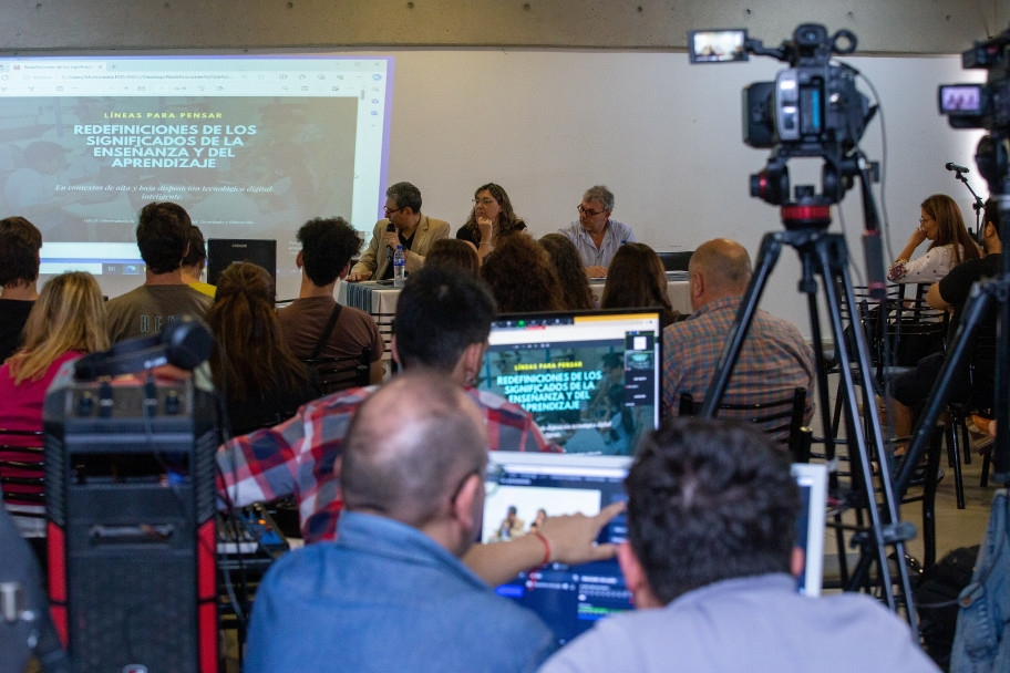 imagen Mariela Meljin sobre el cierre del Ciclo de IA: "El saber continúa circulando"