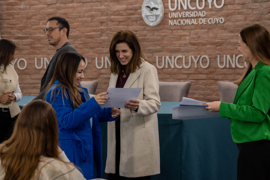 imagen "Una educación sin distancias" la UNCuyo reconoció el trabajo colectivo que consolidó su SIED y entregó diplomas de posgrado