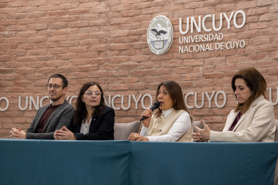 imagen "Una educación sin distancias" la UNCuyo reconoció el trabajo colectivo que consolidó su SIED y entregó diplomas de posgrado