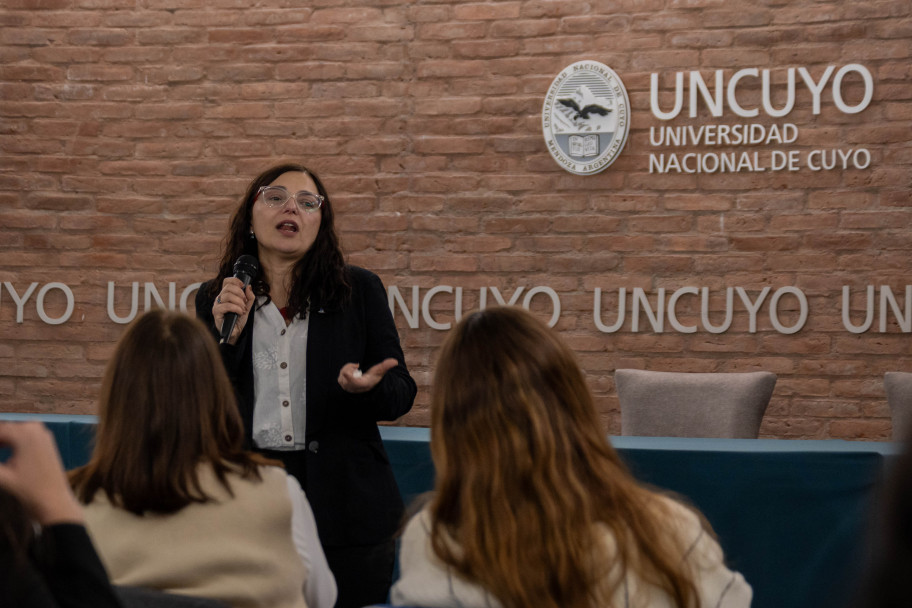 imagen "Una educación sin distancias" la UNCuyo reconoció el trabajo colectivo que consolidó su SIED y entregó diplomas de posgrado